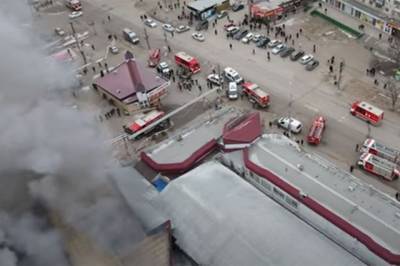 В Волгограде при пожаре в торговых павильонах погиб человек