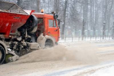 В Тверской области продолжают бороться с последствиями снегопада