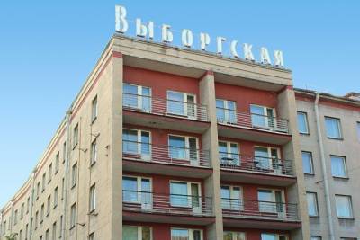 В Петербурге из-за пожара эвакуировали постояльцев гостиницы «Выборгская»