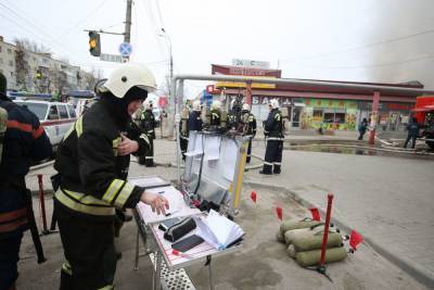 При пожаре на Качинском рынке в Волгограде погиб человек