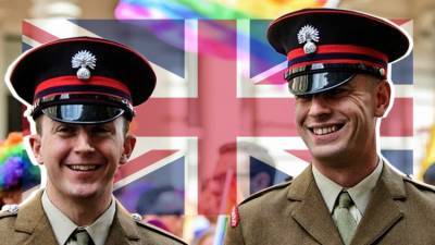 Великобритания вернет награды уволенным из армии геям
