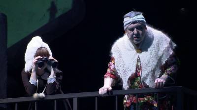 Театр на Малой Бронной представляет сразу две громкие постановки: «Бэтмен против Брежнева» и «Бесы»