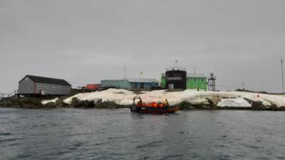 На станцию "Академик Вернадский" в Антарктиде прибыли 18 полярников