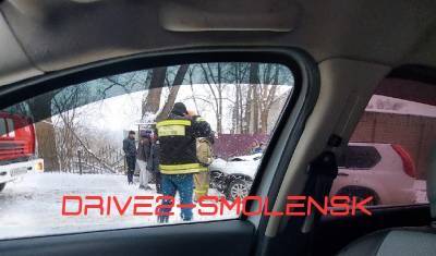 Полиция ищет свидетелей аварии в Смоленске, в которой едва не погиб мужчина