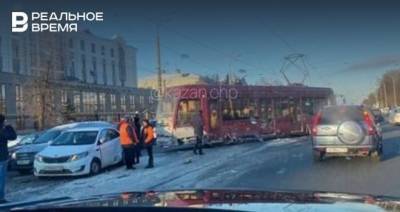 В Казани трамвай сошел с рельс возле здания Миндортранса Татарстана