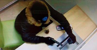 Фото: в Кудрово ограбили банк – добычей грабителя стали 1,5 млн рублей и $7000