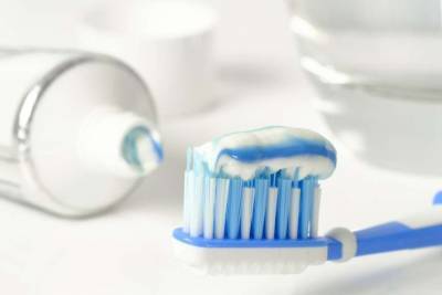 Стоматологи объяснили, почему нельзя чистить зубы после еды