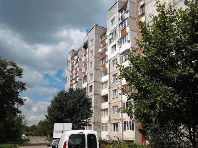 В России девочка выпрыгнула с 14 этажа и выжила