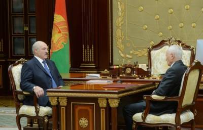 Лукашенко наградил Рапоту за вклад в союзное строительство