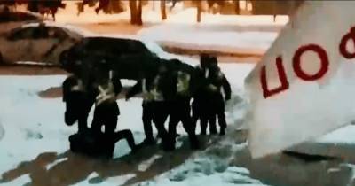 Протестующие ФОПы засняли драку якобы пьяных Нацгвардейцев (видео)