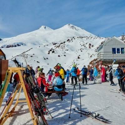 Курорт "Эльбрус" снова закрыли из-за двухметрового снега в горах