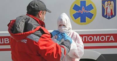 Массово болеют и медики: на Прикарпатье назвали главную причину вспышки COVID-19 и готовы усилить карантин