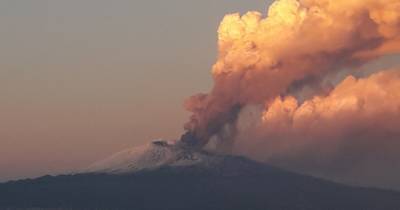 В Италии началось извержение вулкана Этна (фото, видео)