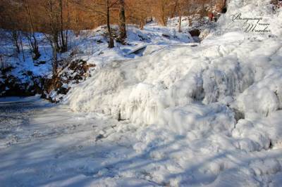 В Украине замерз крупнейший равнинный водопад: удивительные фото