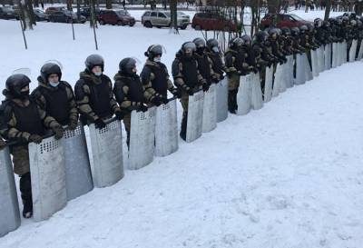 Депутаты предложили привлечь Росгвардию к уборке снега в Петербурге