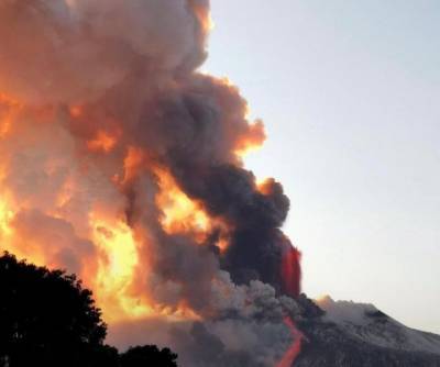 На Сицилии начал извергаться вулкан Этна