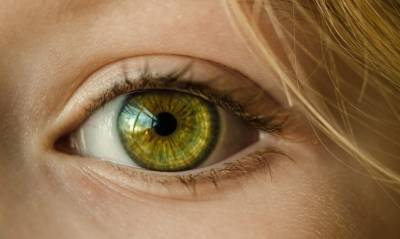 Тяжелая форма коронавируса дает осложнение на глаза