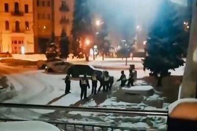 В Киеве подрались нацгвардейцы: в МВД говорят, что те просто играли – видео