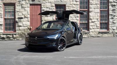 Проблемы с Model X: Tesla отзывает более 12 тысяч электромобилей