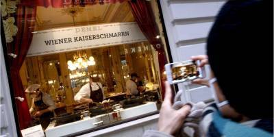 Австрия перенесла на Пасху открытие баров и ресторанов, несмотря на спад заболеваемости COVID-19