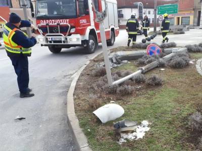 В Венгрии с погоней задержали украинца, который снес грузовиком бетонный столб