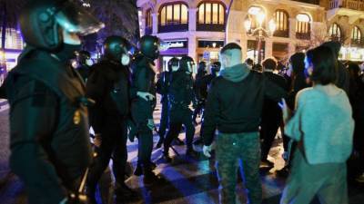 В Испании задержаны 14 участников беспорядков после ареста рэпера Пабло Аселя