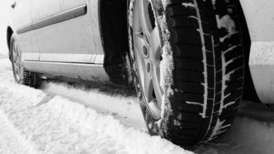 Зимние лайфхаки: Как автомобилистам выбраться из снежного плена?