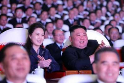 Ким Ченын - Ким Ченир - Жена Ким Чен Ына впервые за год появилась на публике - lenta.ru - КНДР - Пхеньян - Корея