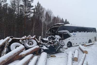 Иркутская полиция возбудила дело после гибели четырех человек в аварии с автобусов
