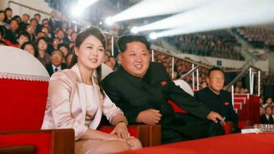 Супруга Ким Чен Ына появилась на публике впервые за год
