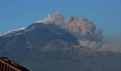 Началось извержение вулкана Этна на Сицилии