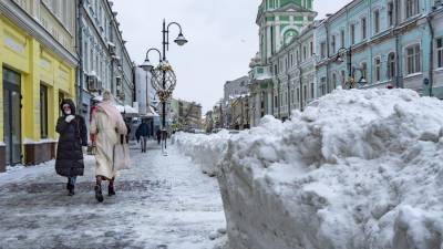 Синоптики предупредили о морозе и снегопаде в Москве 17 февраля