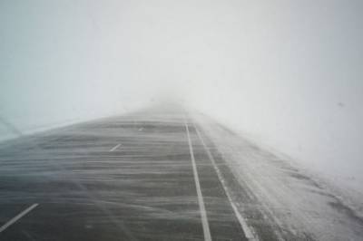 На Сахалине во время расчистки перевала от снега пропал водитель грейдера