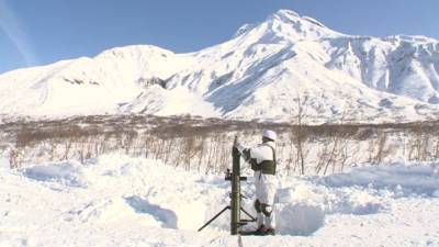 Минометчики ТОФ обстреляли лавиноопасные горные склоны на Камчатке