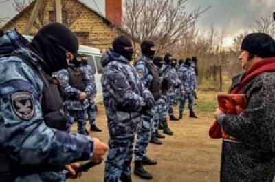 В оккупированном Крыму ночью начались обыски в домах крымских татар
