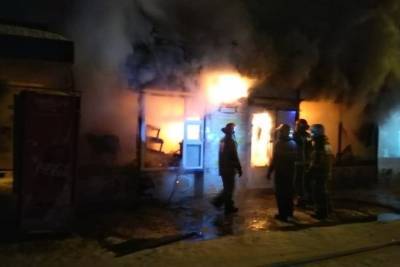 Ночью в Екатеринбурге горел павильон быстрого питания