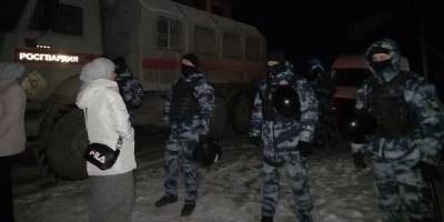 В Крыму с 4 утра 17 февраля проходят обыски у крымских татар, есть задержанные, фото - ТЕЛЕГРАФ