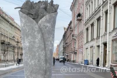 Петербуржцы оценили «памятник шаверме» в центре города