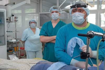 В Тюмени врачи удалили женщине костную опухоль, давившую через нос на голову
