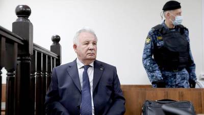 Экс-главу Хабаровского края Ишаева признали виновным в растрате