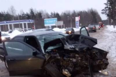 Двух водителей доставили в больницу после утреннего ДТП в Любятово