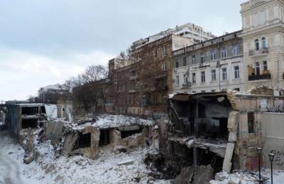 В центре Одессы аварийное здание находится на грани обрушения