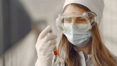 Блокирующую и уничтожающую коронавирус маску создали во Франции