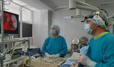 Тюменские отоларингологи избавили пациентку с опухолью от головных болей