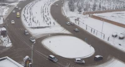 Из-за снегопада на дорогах Грузии действуют ограничения