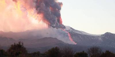 В Италии сняли новое крупное извержение вулкана Этна