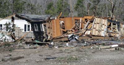 На Северную Каролину налетело торнадо: есть погибшие, разрушены дома и заблокированы дороги (5 фото)