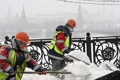 Москвичи начали продавать снег