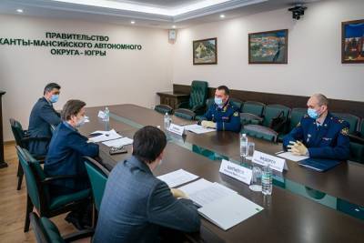 Комарову познакомили с новым главой управления ФСИН по ХМАО