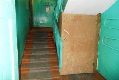 В Чебоксарах самовольные кладовки в подвалах домов сносят через суд